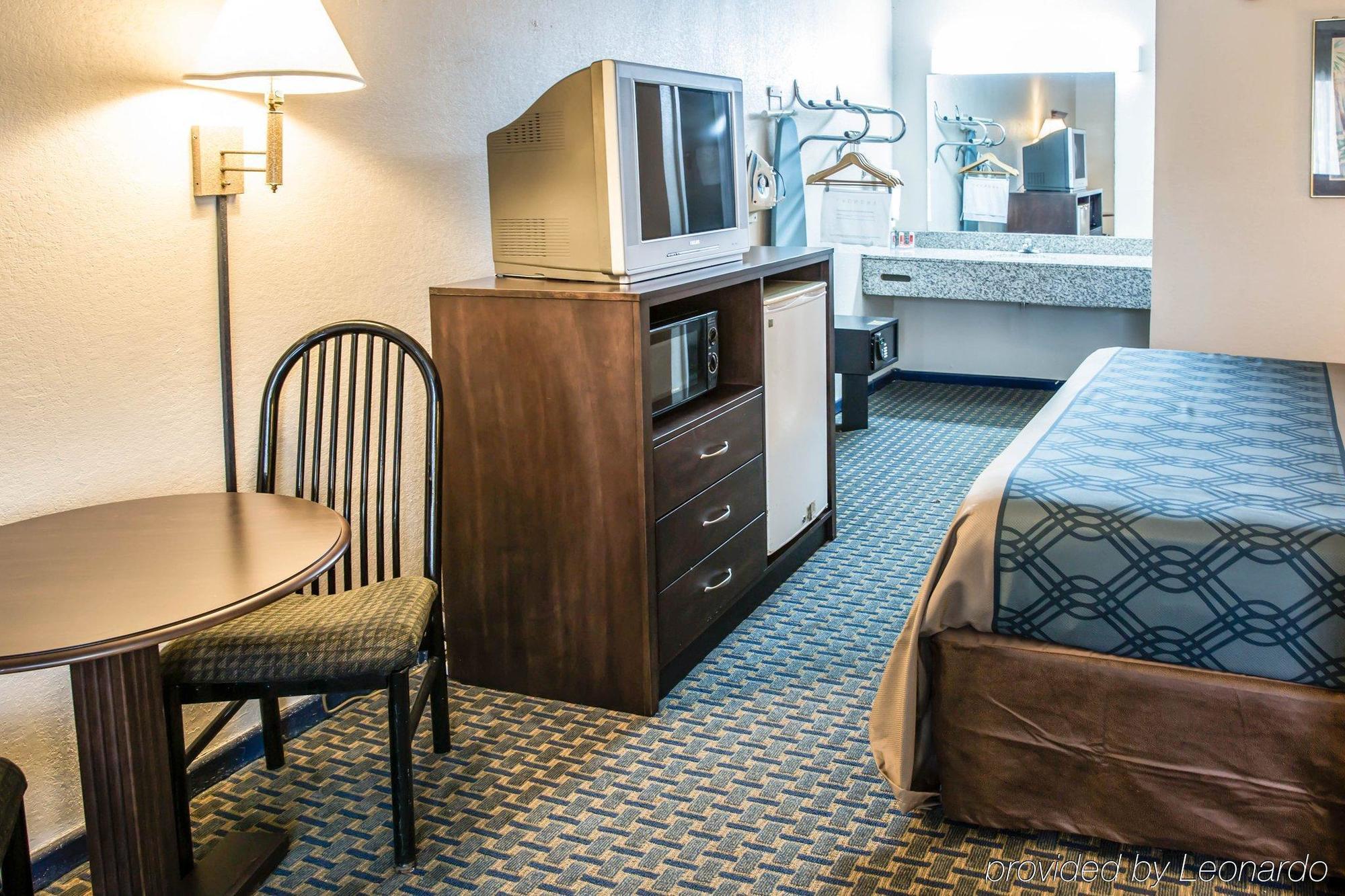 Rodeway Inn & Suites Wilmington North Zewnętrze zdjęcie