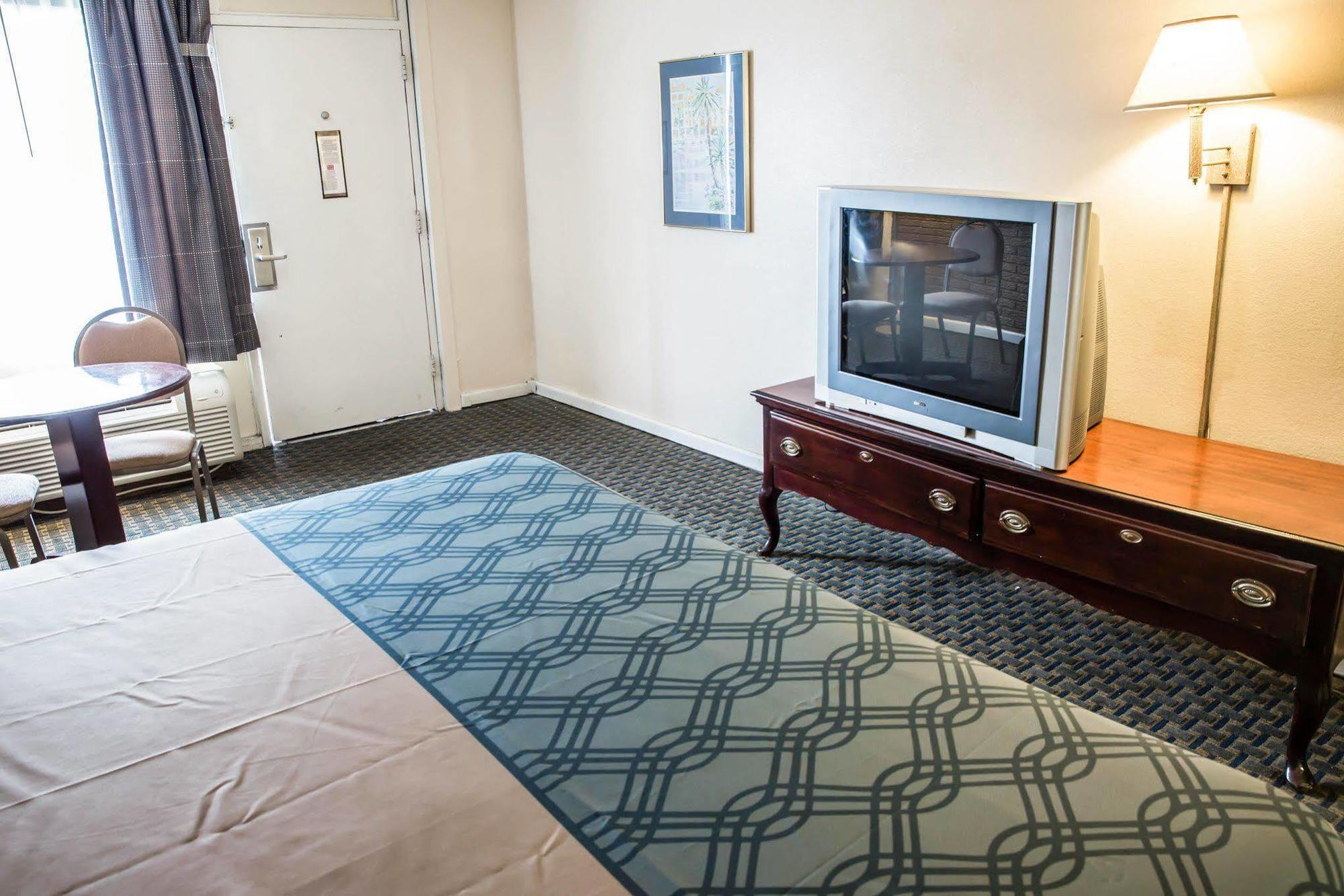 Rodeway Inn & Suites Wilmington North Zewnętrze zdjęcie